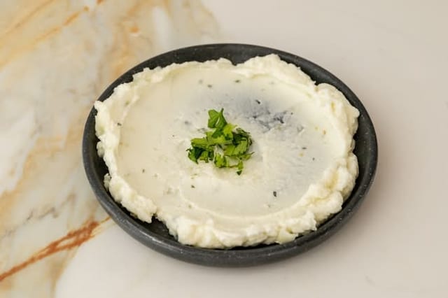 Garlic Sauce LG.